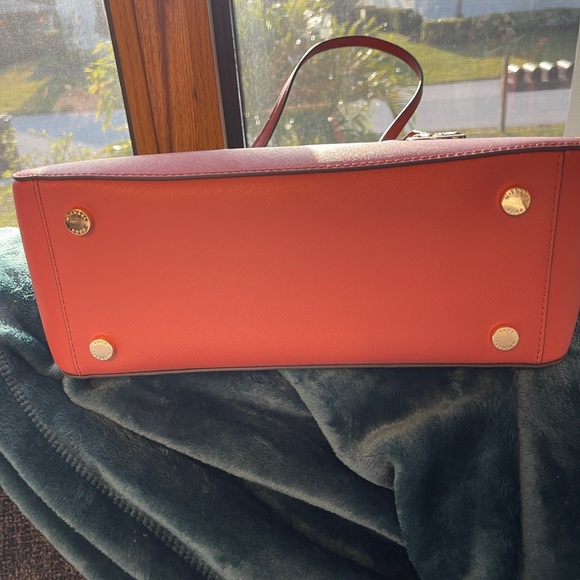 Michael Kors Tote with Structured Shape and Gold Hardware - Picture 12 of 15